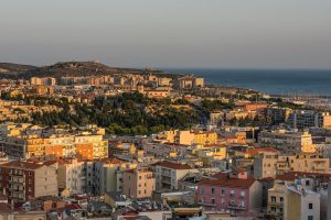 Δημογραφικός χειμώνας στη Σαρδηνία: Μάχη για να μην ερημώσει η περιοχή με προσφορά μετρητών και σπίτια του 1 ευρώ