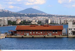 Θεσσαλονίκη: Χειροπέδες σε δύο αλλοδαπούς – Κατηγορούνται για πράξεις γενετήσιας φύσεις σε ανήλικα κορίτσια