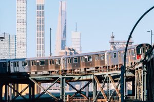 “Subway Surfing”: Η νέα επικίνδυνη τρέλα που σαρώνει στο TikTok και σκοτώνει παιδιά τη Νέα Υόρκη, vid