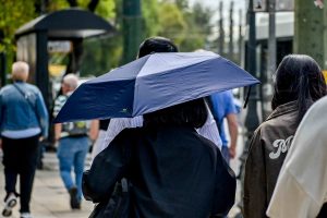 Καιρός: Με συννεφιά, βροχές και καταιγίδες κάνει “ποδαρικό” ο Οκτώβριος – Πότε έρχονται τα πρώτα χιόνια