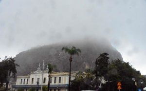 Βροχερό το σκηνικό του καιρού και σήμερα σχεδόν σε όλη τη χώρα – Πού θα είναι έντονα τα φαινόμενα