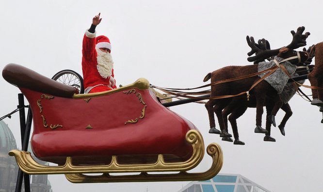 Αεροπλάνο έγινε ο…”Ρούντολφ το ελαφάκι” που σέρνει το έλκηθρο του Άι Βασίλη, vid