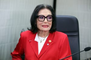 «Χάρτινο το φεγγαράκι»: Νάνα Μούσχουρη και Νίκος Αλιάγας συγκίνησαν το γαλλικό κοινό,vid