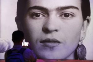 Από το Μεξικό στα Κηπιά – Το κέρινο ομοίωμα της Φρίντα Κάλο εκτίθεται σε μουσείο της Καβάλας, vid