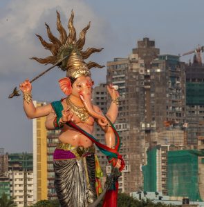 Το ενδιαφέρον του Έλον Μασκ για…Ινδουιστικό “θεό” ξετρέλανε τους Ινδούς!