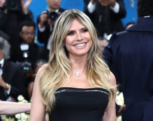 Ντύθηκε…Μέδουσα η Χάιντι Κλουμ: Αγνώριστη με τα φίδια στο κεφάλι για το Χάλογουιν, vid