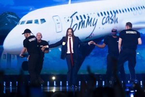 Ισπανική ορχήστρα έγινε viral ερμηνεύοντας το …«Espresso Macchiato»! vid