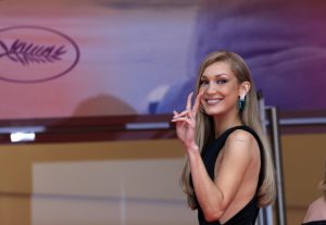 Η Μπέλα Χαντίντ μίλησε για την χρόνια μάχη με τη νόσο Lyme