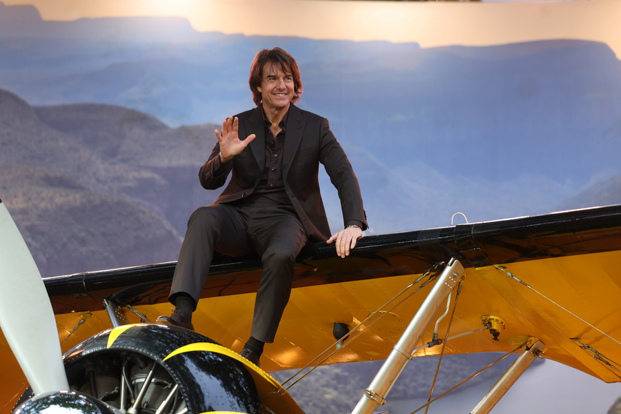 Αμερικανίδα YouTuber αναδημιουργεί το επικίνδυνο κόλπο του Τομ Κρουζ με το αεροπλάνο, vid