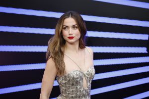 Η Άνα ντε Άρμας σε τελικές συζητήσεις για το «Reenactment» μαζί με Μπενίτσιο ντελ Τόρο και Κάμερον Ντίαζ