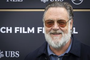 Ενθουσιασμός για την ερμηνεία του Ράσελ Κρόου ως Ναζί εγκληματίας πολέμου, vid