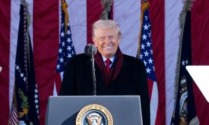 Ποιούς πολιτικούς απείλησε με αντίποινα ο Τραμπ;