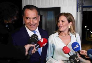 Veni Vidi Vaccinavi: Η πρωτότυπη τούρτα γενεθλίων του Άδωνι Γεωργιάδη