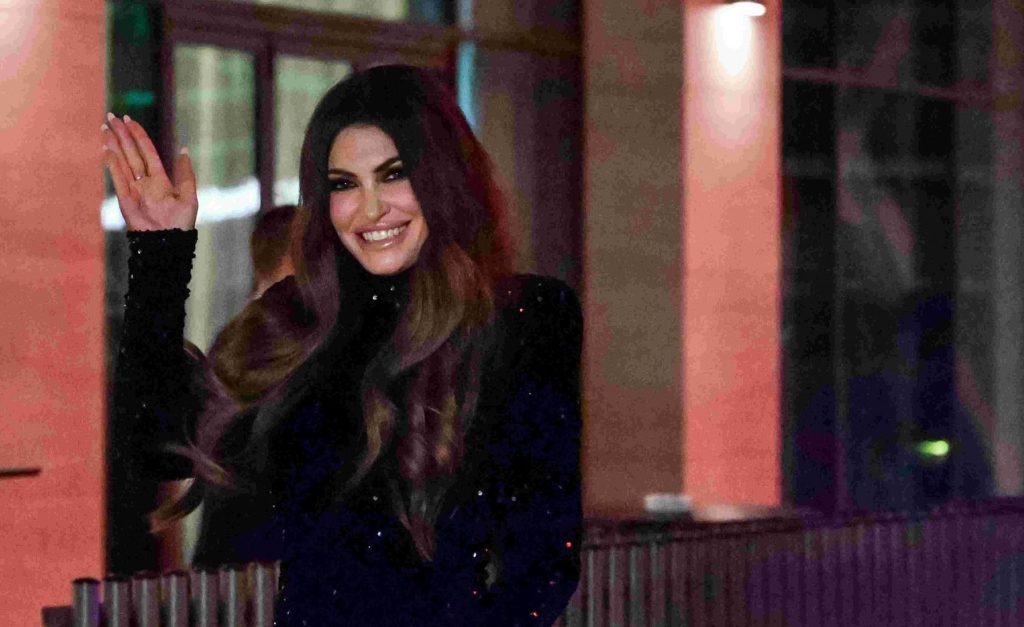 Απαστράπτουσα η Κίμπερλι Γκιλφόϊλ – Οι πρώτες εικόνες από τη δεξίωση στην Αθήνα