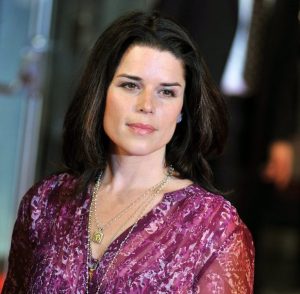 Κυκλοφόρησε το πρώτο τρέιλερ του «Scream 7» με την Νιβ Κάμπελ 30 χρόνια μετά! vid