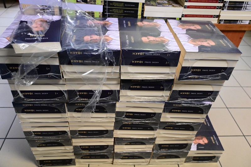 Ο χαμός γύρω από το βιβλίο Τσίπρα φέρνει… χαμόγελα στην κυβέρνηση