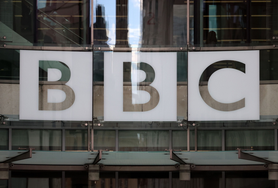 Μαίνεται ο πόλεμος Τραμπ-BBC και οδεύει προς τις δικαστικές αίθουσες