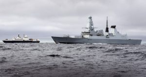 Πολεμικός παροξυσμός: «Είμαστε έτοιμοι για στρατιωτικές επιλογές», λέει κατά της Ρωσίας ο Βρετανός ΥΠΑΜ