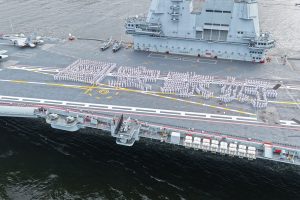 Fujian: Αποκαλυπτήρια για το τρίτο και πιο σύγχρονο αεροπλανοφόρο της Κίνας, vid