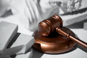 Χαμός στην Αλβανία: Δικαστήριο αποπέμπει την αναπληρώτρια πρωθυπουργό λόγω διαφθοράς