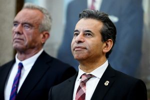 «Φαίνεται πως υπήρξαν θάνατοι παιδιών από εμβόλια κατά του covid»: Ιστορική παραδοχή στις ΗΠΑ, vid