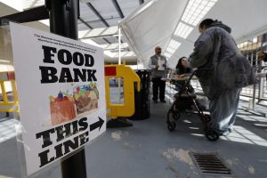 ΜΚΟ: Θα αρκούσαν μόνο τα περσινά κέρδη των δισεκατομμυριούχων για να εξαλειφθεί η παγκόσμια πείνα