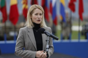 Οι ΗΠΑ παραμένουν “ο μεγαλύτερος σύμμαχος” της Ευρώπης, σύμφωνα με την Κάλας