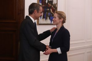 «Να… αντισταθούμε στη Ρωσία»: Ρεσιτάλ από Μητσοτάκη και Κάλας!