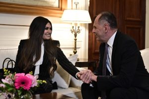 Στο ΥΠΕΞ Κίμπερλι Γκίλφοϊλ, συναντήθηκε με Γεραπετρίτη – ΦΩΤΟ