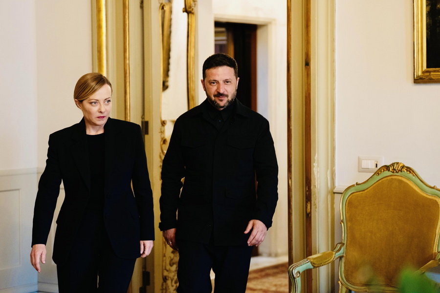 Ούτε η «δεξιά» Μελόνι γλίτωσε από τη Ζαχάροβα: «Η Ιταλία θα καταρρεύσει όπως οι πύργοι της»