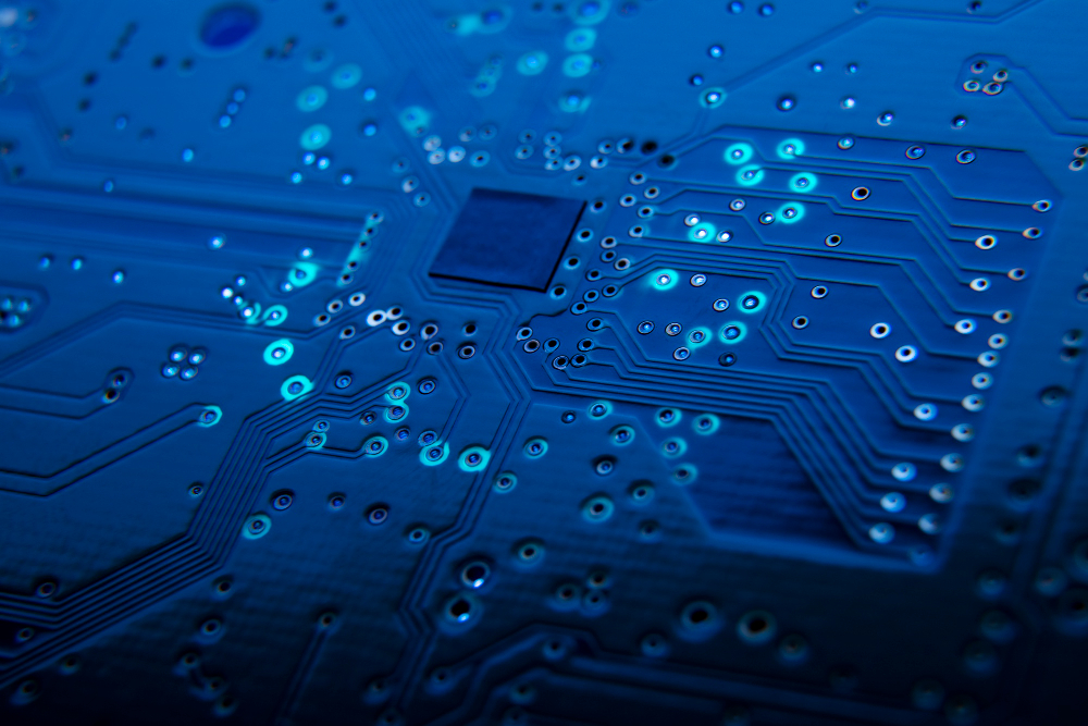 Τραμπ: Πρέπει να εκπαιδεύσουμε Αμερικανούς να παράγουν chip, vid