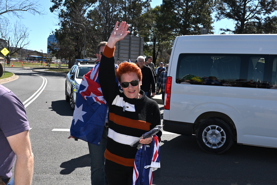 Αυστραλία: Απέβαλαν από τη Γερουσία τη δεξιά πολιτικό που εμφανίστηκε με μπούρκα