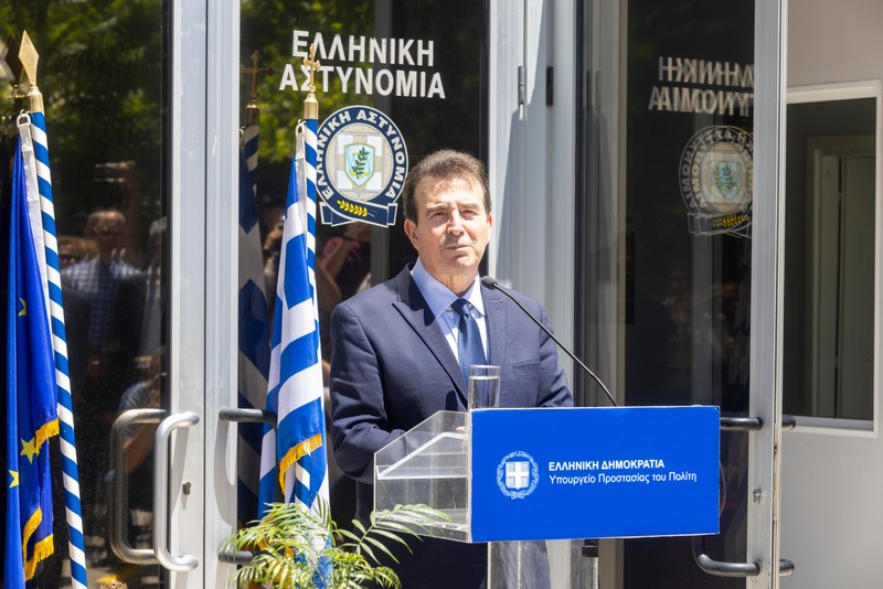 Μ. Χρυσοχοΐδης: Διατηρούμε ζωντανή τη μνήμη των θυμάτων της τρομοκρατίας