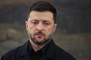 Περίεργο διάγγελμα Ζελένσκι: «Ή θα χάσουμε τις ΗΠΑ ή την αξιοπρέπειά μας» – Μίλησε με Βανς