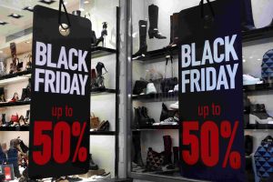 Έρευνα για την φετινή Black Friday: Οι μισές επιχειρήσεις έμειναν μέτρια ικανοποιημένες από τις πωλήσεις τους