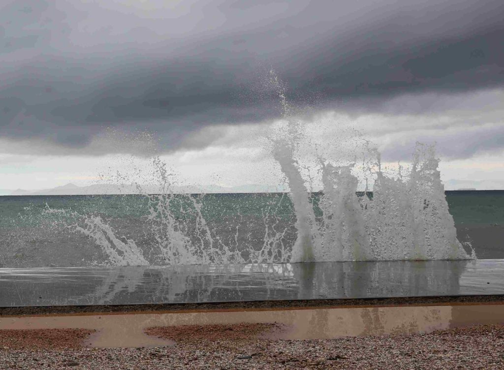 Νέο έκτακτο δελτίο ΕΜΥ: Επιμένουν οι καταιγίδες σε Αιτωλοακαρνανία, Ήπειρο και Ιόνιο