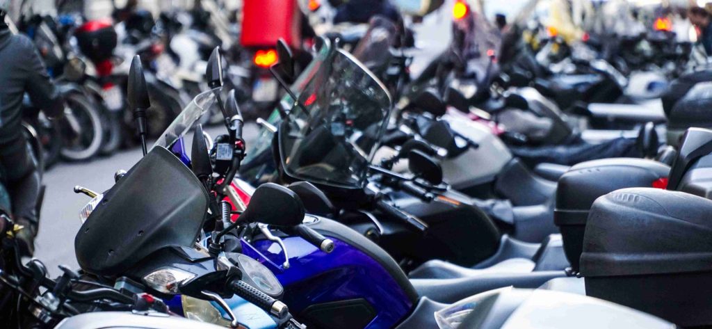 Καλπάζει η εγκληματικότητα στους ανήλικους: Χειροπέδες σε δύο 14χρονους που έκλεβαν μηχανάκια στα Μέγαρα