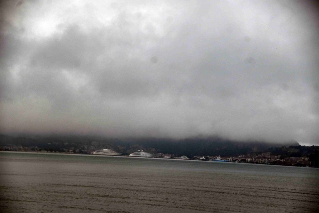 Kαιρός: Επιμένει η κακοκαιρία στη δυτική Ελλάδα – Πότε αναμένεται ύφεση των ισχυρών φαινομένων