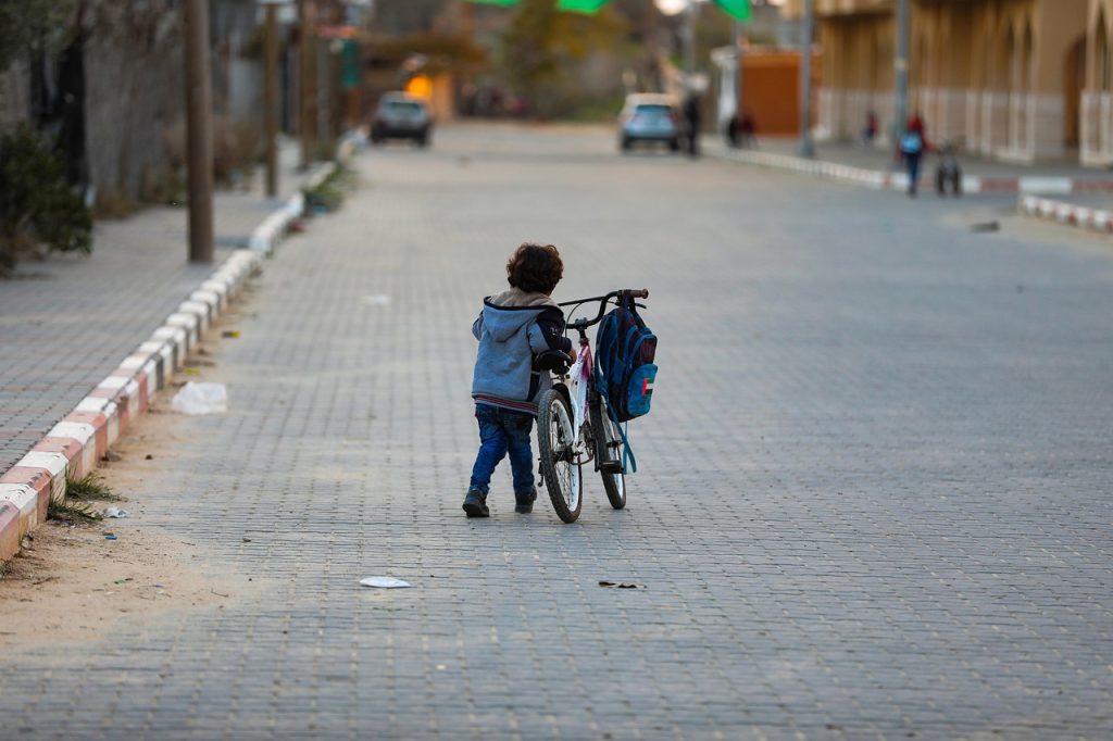 Η φτώχεια “χτυπάει την πόρτα” της Ευρώπης: Επιδεινώθηκε η κατάσταση για τα παιδιά στη Γερμανία