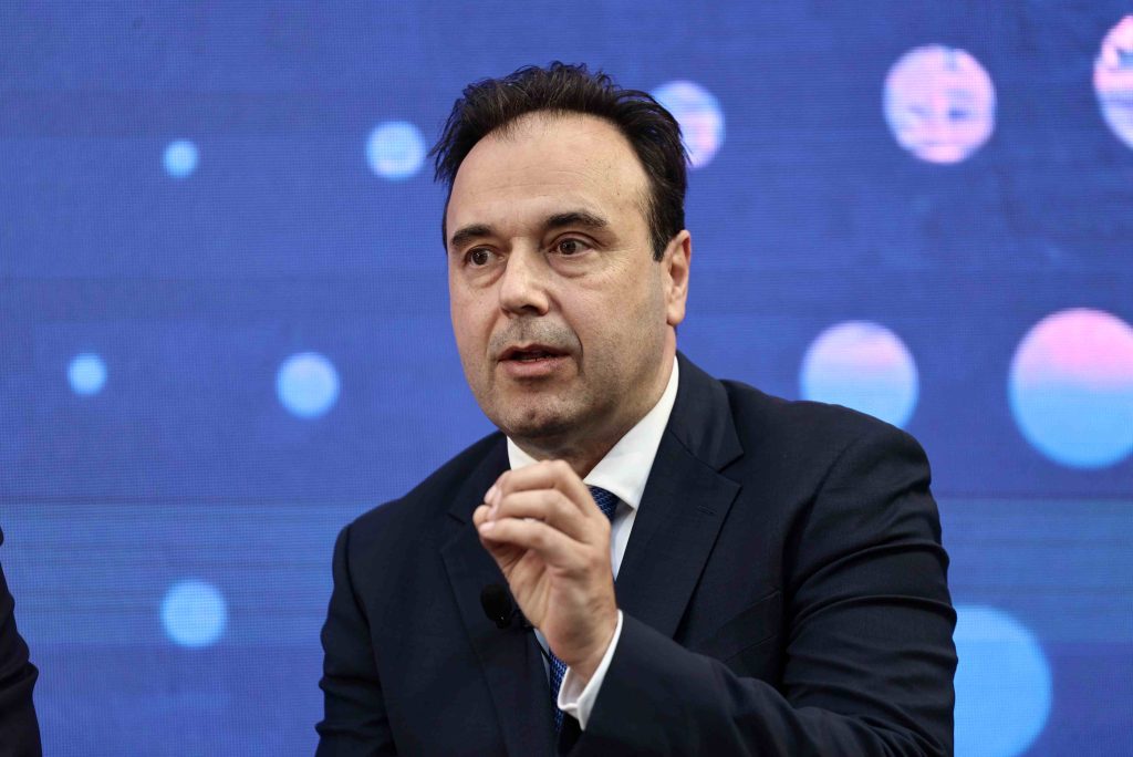 Υπ. Ψηφιακής Διακυβέρνησης: 70,6 εκατ. ευρώ για το upskilling επιχειρήσεων σε ΑΙ και Κυβερνοασφάλεια