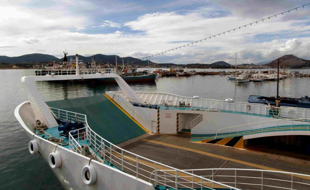 Τραγωδία στη Σαλαμίνα: Νεκρός οδηγός ΙΧ που έπεσε στη θάλασσα στα Παλούκια