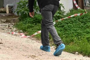 Άγρια δολοφονία 75χρονης στη Σαλαμίνα – Εθισμένη στον τζόγο η νύφη της, σκηνοθέτησε ληστεία και τη σκότωσε