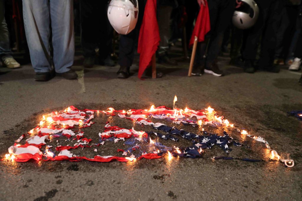 Θεσσαλονίκη: Σε εξέλιξη η πορεία για την επέτειο του Πολυτεχνείου – Έγιναν 6 προσαγωγές