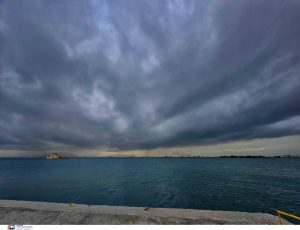 Καιρός σήμερα: Σε ισχύ το έκτακτο δελτίο της ΕΜΥ – Ισχυρές βροχές και καταιγίδες, σκόνη και νοτιάδες