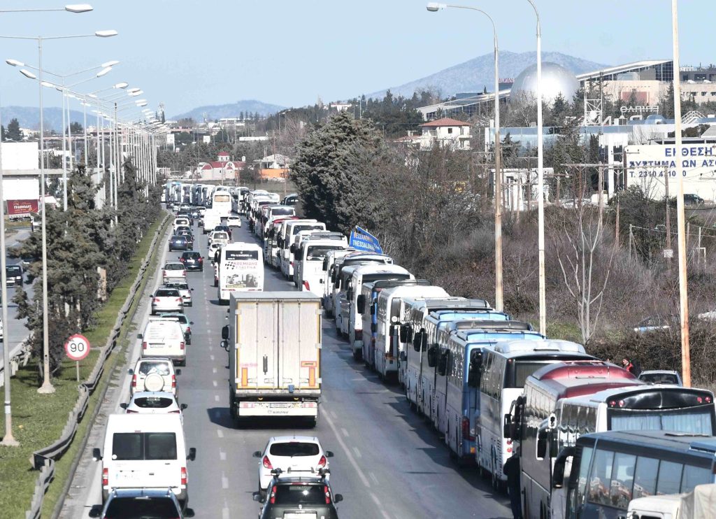 Θεσσαλονίκη: Το σχέδιο του Δήμου για “συμμάζεμα” στο άναρχο παρκάρισμα των τουριστικών λεωφορείων