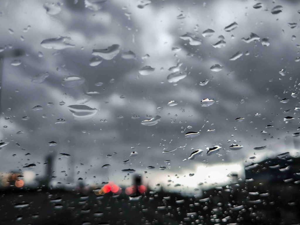 Καταιγίδες στα δυτικά και στην Πελοπόννησο – Στο Ψαθί Μεγαλόπολης το μεγαλύτερο ύψος βροχής