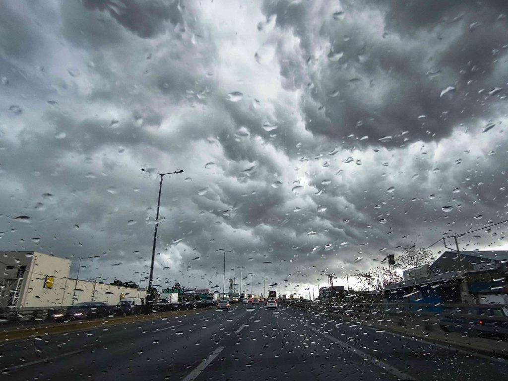 Έκτακτο δελτίο για νέα επιδείνωση του καιρού από αύριο: Ισχυρές βροχές και καταιγίδες με μεγάλη διάρκεια