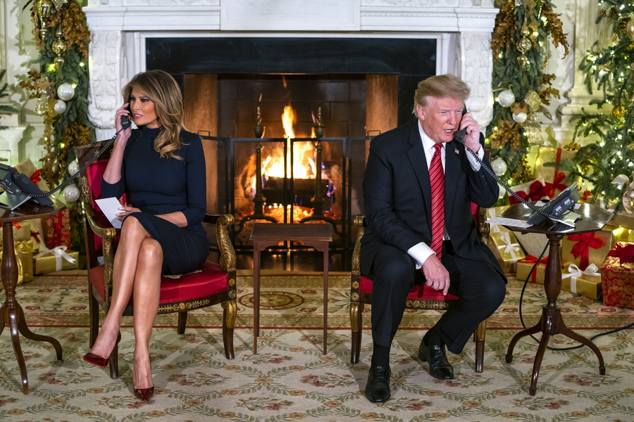 Το φλερτ του Τραμπ στην Μελάνια, το δείπνο και οι επικές ατάκες στο τηλεφώνημα στα παιδιά! vid