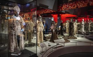 Λονδίνο: Με έκθεση αφιερωμένη στην Elsa Schiaparelli αρχίζει η νέα χρονιά στο Μουσείο V&A