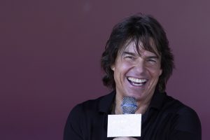 Ο Τομ Κρουζ χορεύει…με ένα φτυάρι στη νέα του ταινία, vid